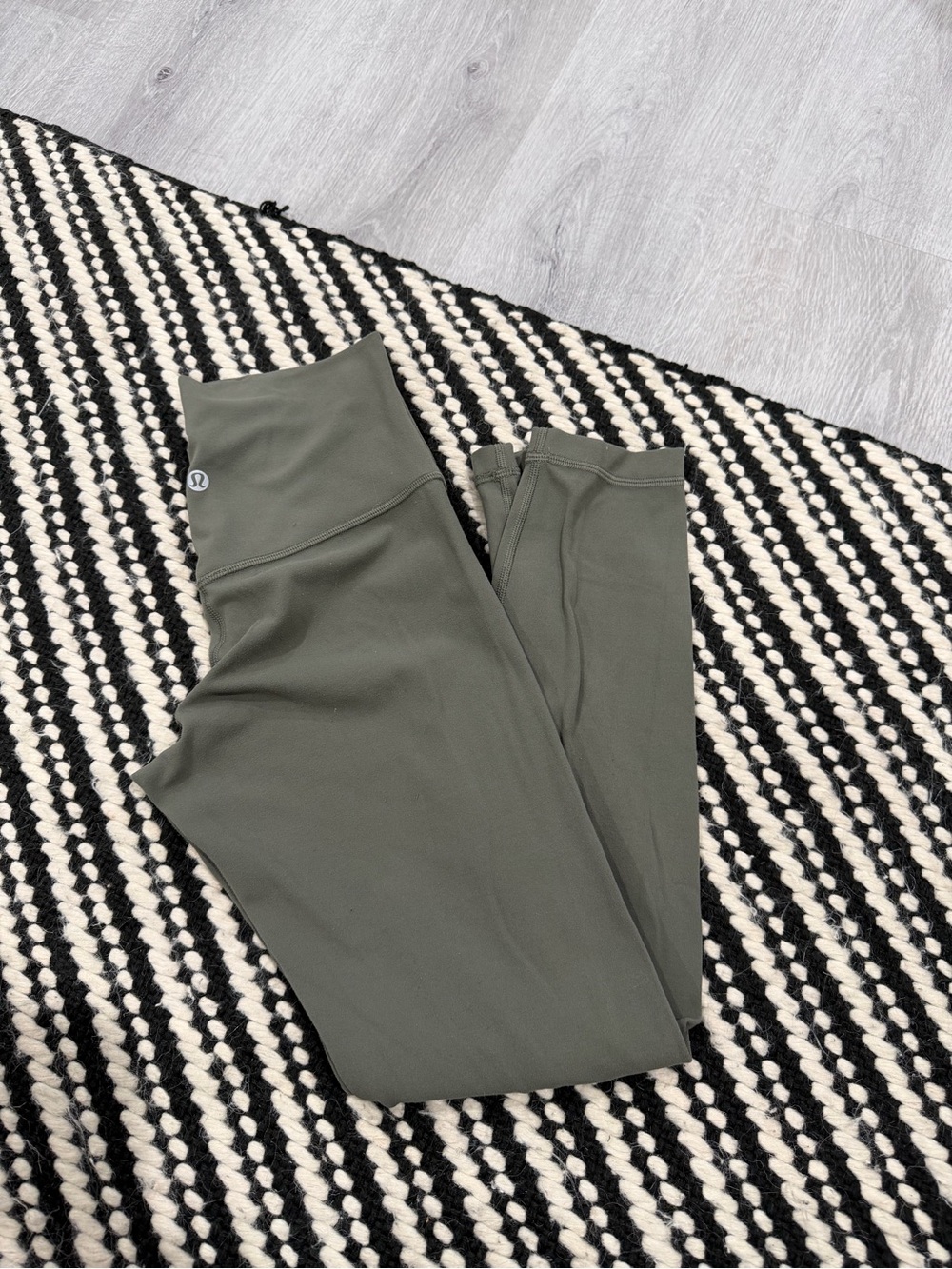 Women’s green Lululemon align leggings size 4
